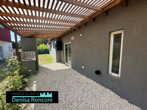 Moderna Casa A Estrenar Con Jardín Al Frente En Planta Baja