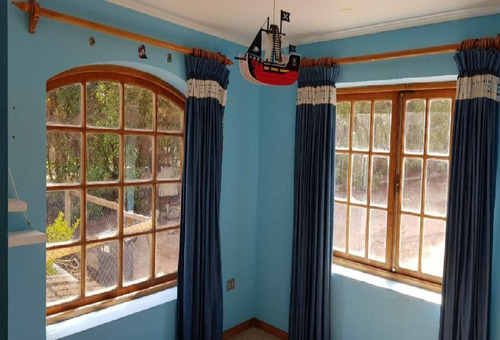Casa En Venta De 5 Dorm. En Concón