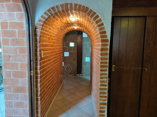 Casa En Venta En Col. Las Brisas, Temixco, Morelos Con Alberca Y Jardín.