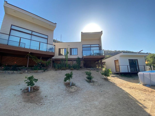 Cómoda Casa En Venta De 3 Dorm. Más Cabaña Olmue