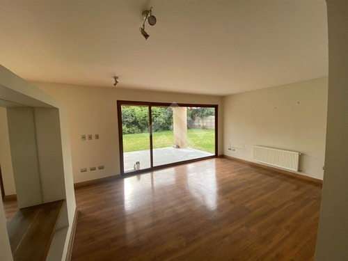 Casa En Venta De 3 Dorm. En Piedra Roja Colina