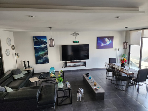 Casa En Venta Con Espacios Amplios (trato Directo)