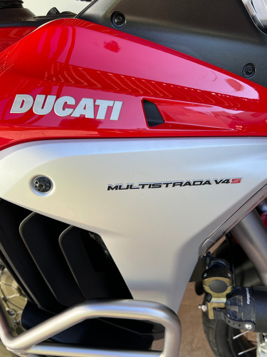 Vendo Mi Ducati Multistrada V4s Con Mucho Equipo Adicional.