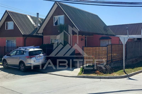 Casa En Venta De 3 Dorm. En Valdivia