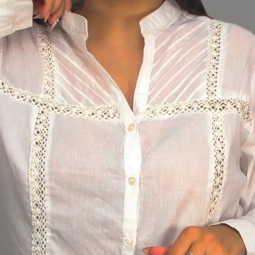 Camisa blanca con puntillas on sale