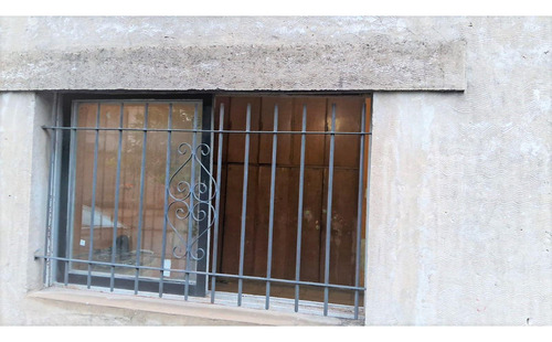 Casa En Venta - 2 Dormitorios 1 Baño - 153mts2 - Morón