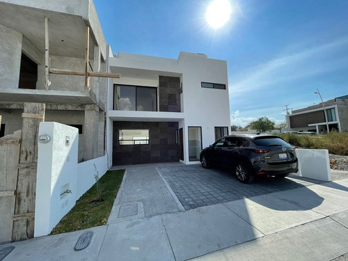 Imagen 1 de 29 de Casa Con Amplio Jardín Y Roof Garden Con Opción A 4ta Recámara
