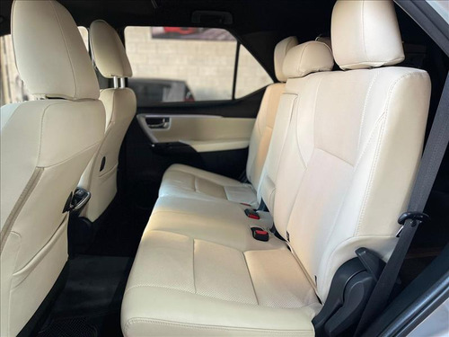 Toyota Hilux SW4 2.8 D-4d Turbo Diesel Diamond 7l Automatico