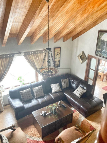 Casa En Venta De 5 Dorm. En Curicó