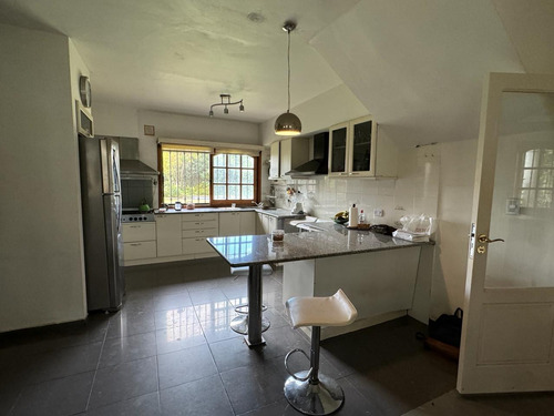 Venta Casa En Bella Vista, Lote De 1350 Mts²