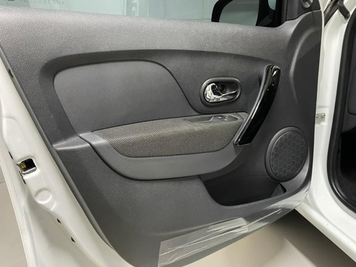Imagem 8 de 11 de Renault Logan 1.6 16v Sce Flex Zen Manual