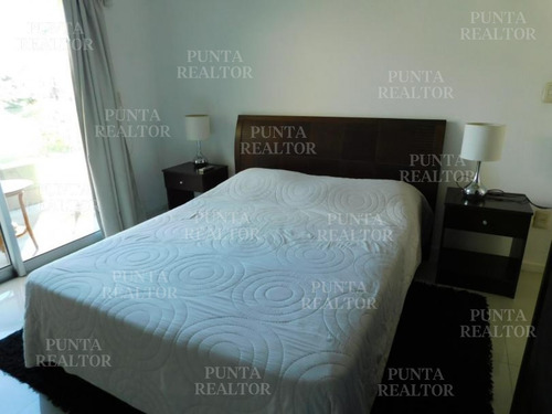 Mansa, Minimalista, 3 Suites Con Vestidor Y Terrazas, Parrillero, Piscina, Jardín Diseño- Ref: 130