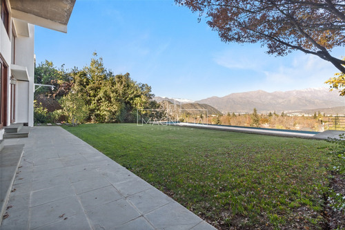 Casa En Arriendo De 5 Dorm. En Lo Barnechea