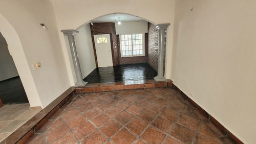 Casa 3 Ambientes Sobre Lote De 8 X 11 Con Garaje, Patio Y Balcon Terraza