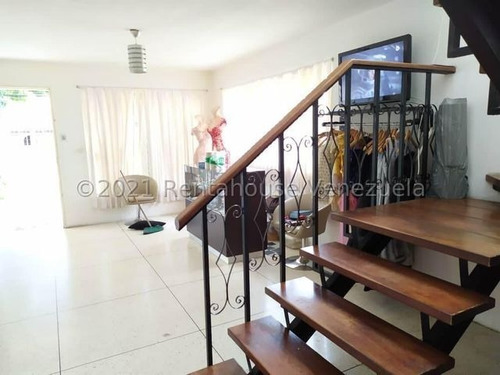 Imagen 10 de 17 de Freddy Camacaro Rentahouse, Casa Quinta En Venta En Los Nísperos 22-10335