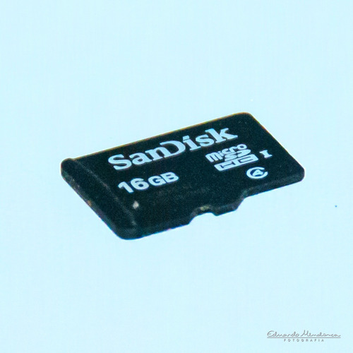 Imagem 3 de 5 de Micro Sd 16gb Sandisk Com Adaptador Pra Desocupar Espaço