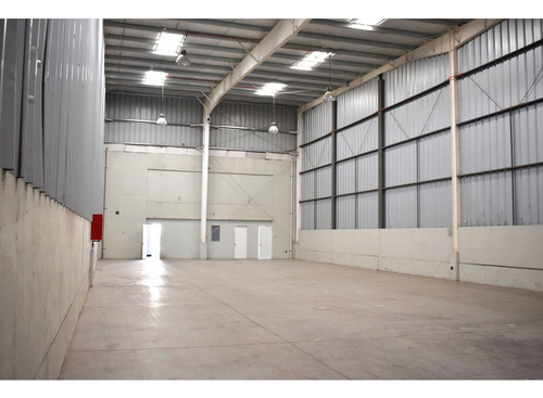 Arriendo Bodega 396 M2 + 72 M2 De Oficina, Sector Aeropuerto