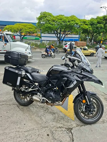 Trk 502 Con Sus Maletas,exploradoras Y Otros Accesorios
