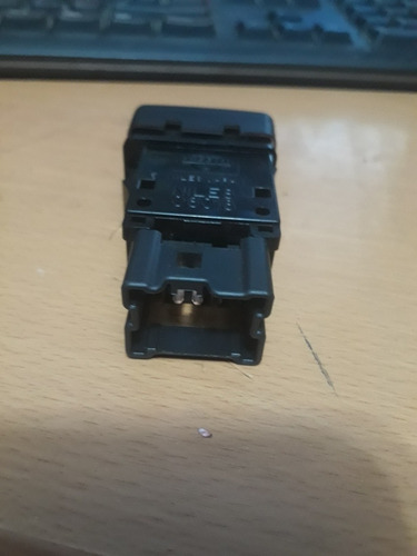 Imagen 2 de 2 de Suiche O Boton Luz Emergencia Nissan Frontier Original