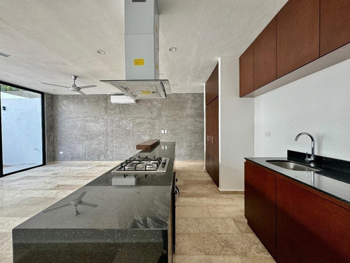 Townhouse En Venta En Temozón Norte En Merida Yucatán.