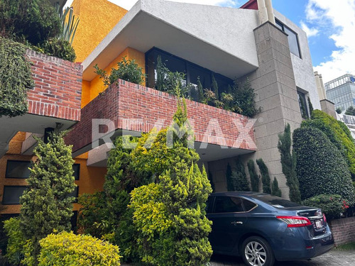 Elegante Casa En Venta En Paseo Interlomas Con Privacidad  Y Doble Filtro De Seguridad