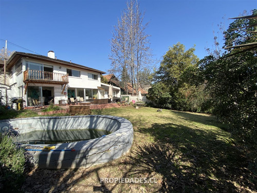 Casa En Venta De 4 Dorm. En Las Condes