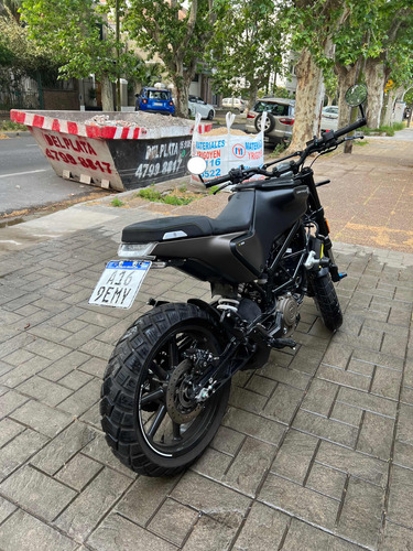 Husqvarna Svartpilen 200 2022