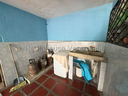 & Maria Luisa Mendoza Vende Sensacional Casa En El Este De Barquisimeto Con Acabados Modernos Y Posee Local Comercial 2 5 2 2 1 9 5