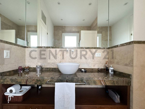 Impecable Casa En Alquiler Amoblado En Cabos Del Lago.