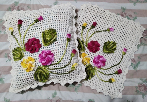 Par De Capas De Almofada De Crochê Com Flores