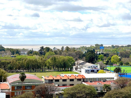 Semipiso Con Vista Panorámica Al Río Con  Dependencia