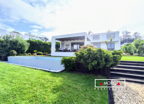 Preciosa, Luminosa Y Moderna Casa En Marbella