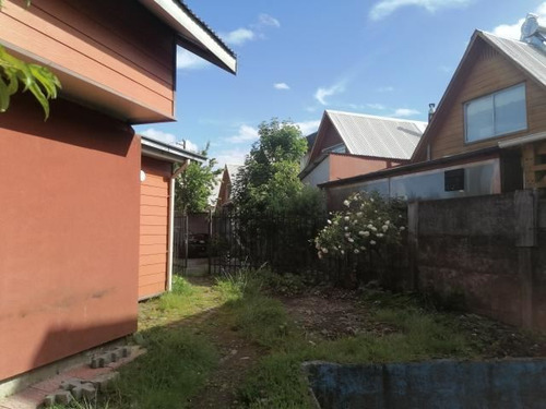 Casa En Venta De 3 Dorm. En Temuco Con Amplio Patio.