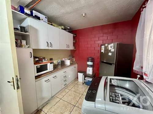 Casa En Venta De 2d, 1b Y Estacionamientos En Puente Alto