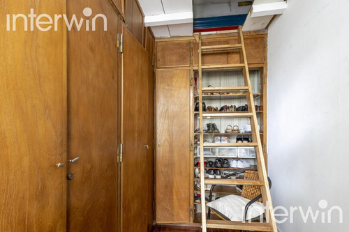 Casa De 8 Amb., Con Piscina Y 3 Cocheras. Belgrano - Venta