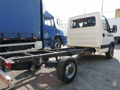 Imagem 7 de 11 de Iveco Dayli 35s14 Ano 2018
