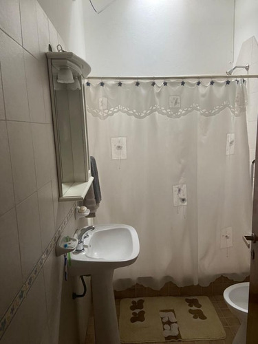 Imagen 6 de 11 de Casa En Venta De 2 Dormitorios C/ Cochera En Quilmes