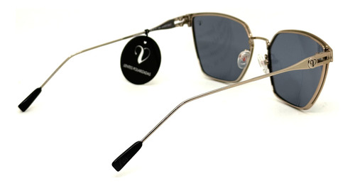 Anteojos De Sol Gafas Valeria Mazza 7372 Polarizado Lente Negro Varilla Dorado Armazón Negro Diseño 001