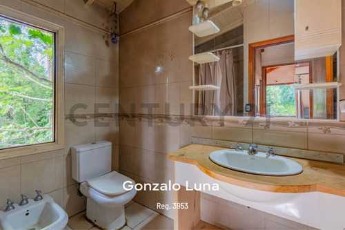 Venta De Casa En El Bosque Peralta Ramos En La Ciudad De Mar Del Plata.