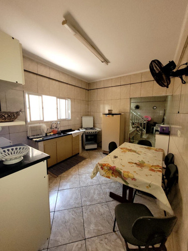 Sobrado 4 Dormitórios 3 Wc Vila Tupi 200 M. Da Praia 171m2.