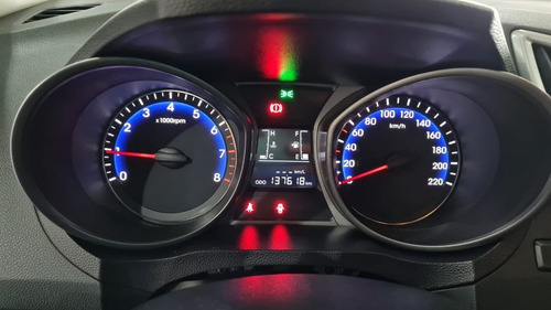 Imagem 6 de 15 de Hyundai Hb20s 1.0 Comfort Plus 12v 2014