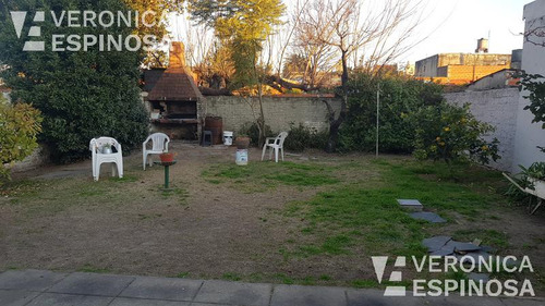 Casa De Tres Ambientes En Venta. Hurlingham.