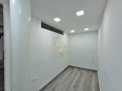 Local En Venta C.c. Fin De Siglo. 3 Niveles (planta Baja, Mezzanina Y 3er Nivel) Linea Telefonica, Internet A/a Central