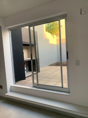 Imagen 29 de 30 de Casa Venta 2 Dormitorios 1 Baño 1 Cochera 108 Mts 2 Totales - La Plata