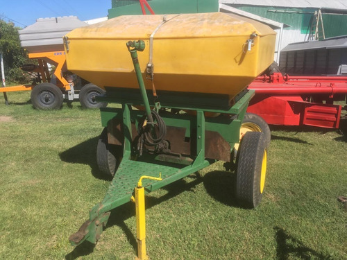 Fertilizadora Forte 1000 Lts De Arrastre