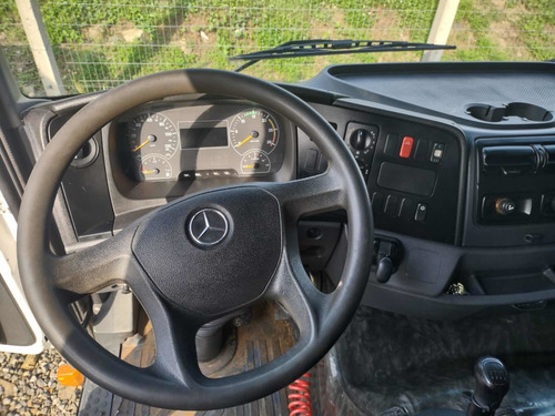 Imagem 12 de 15 de Mercedes Benz Atego 1726