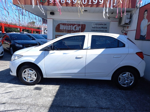Imagem 6 de 13 de Chevrolet Onix