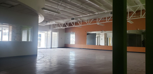 Local Comercial En Renta Sobre Ave. La Cantera.