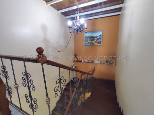 Casa En Venta En Maracay Urb Las Delicias Santa Rita Rah 25-10984 Meglisf