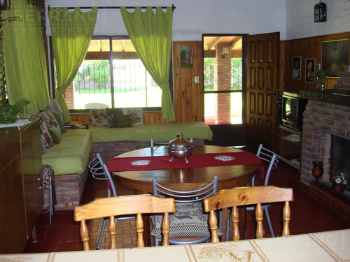 Casa En Venta 6 Ambientes,-pileta Climatizada-calle Saavedra Al 600-parque Sakura